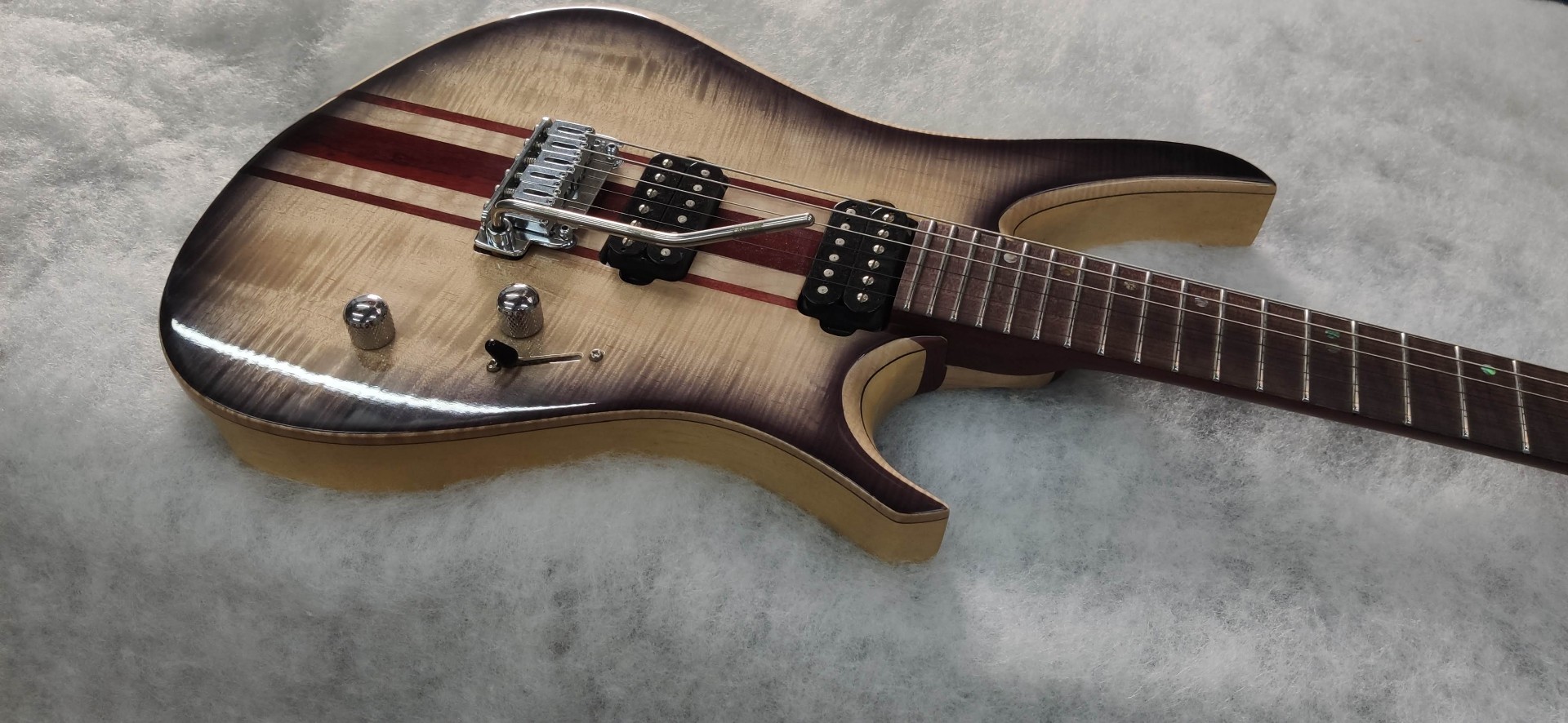 Guitarra Hutsch — precisão e tecnologia